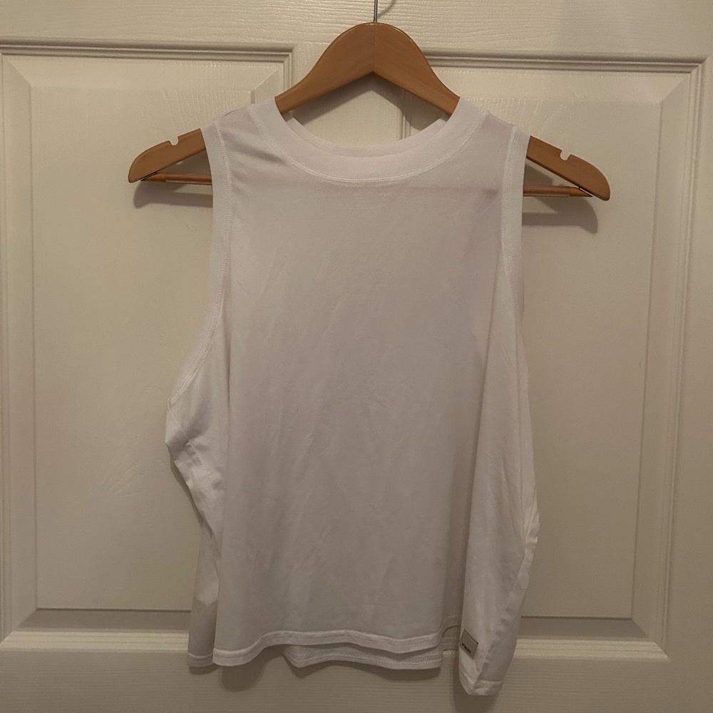 Vuori Feather Crop Tank in White